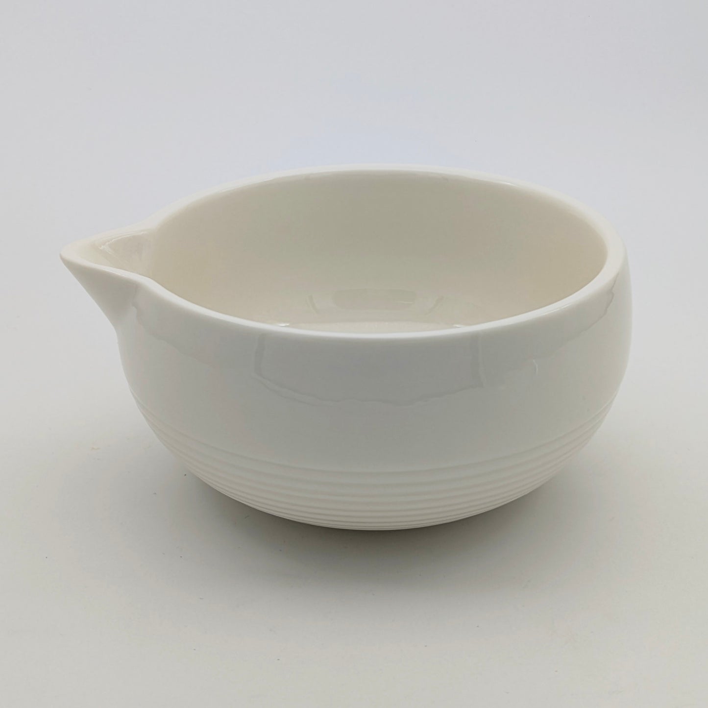 Matchaschale mit Ausguss