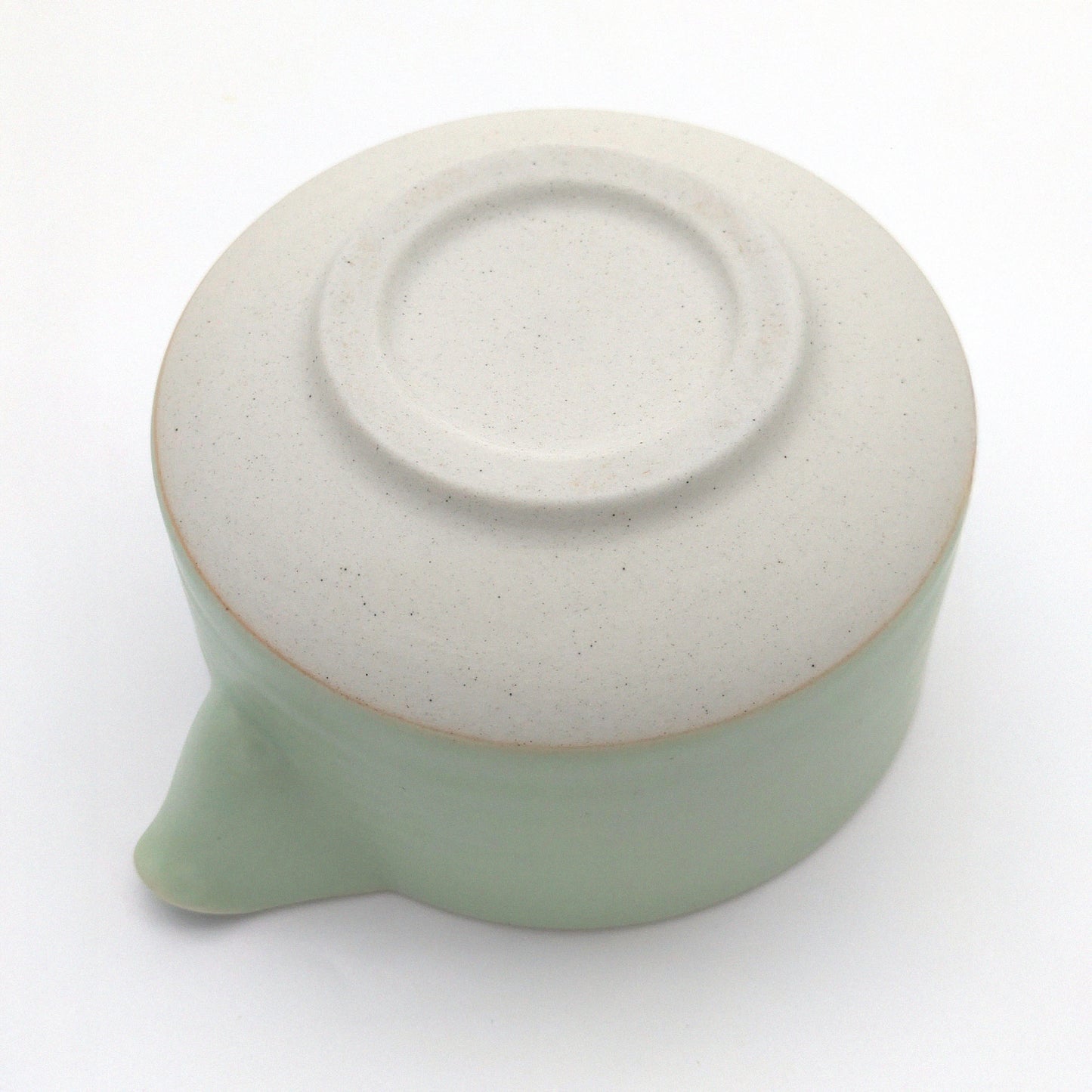 Tiefe Matcha-Schale mit Ausguss